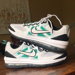 Nike Air Max Genome Mens Size 11 Very Good++ Condition White Black Green